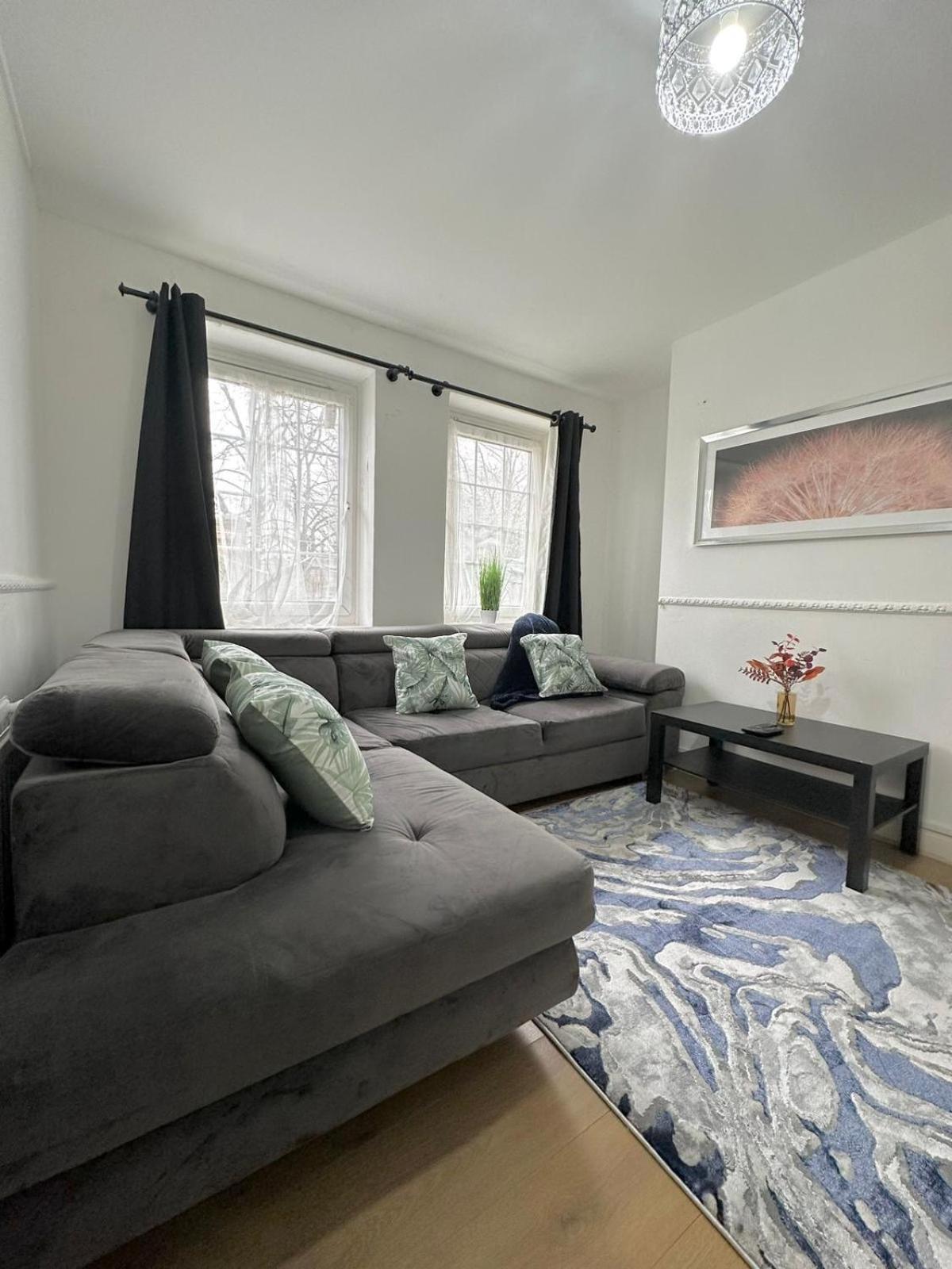 2 Bedroom Flat, 2 Minutes Walk To Bethnalgreen Station, Central لندن المظهر الخارجي الصورة