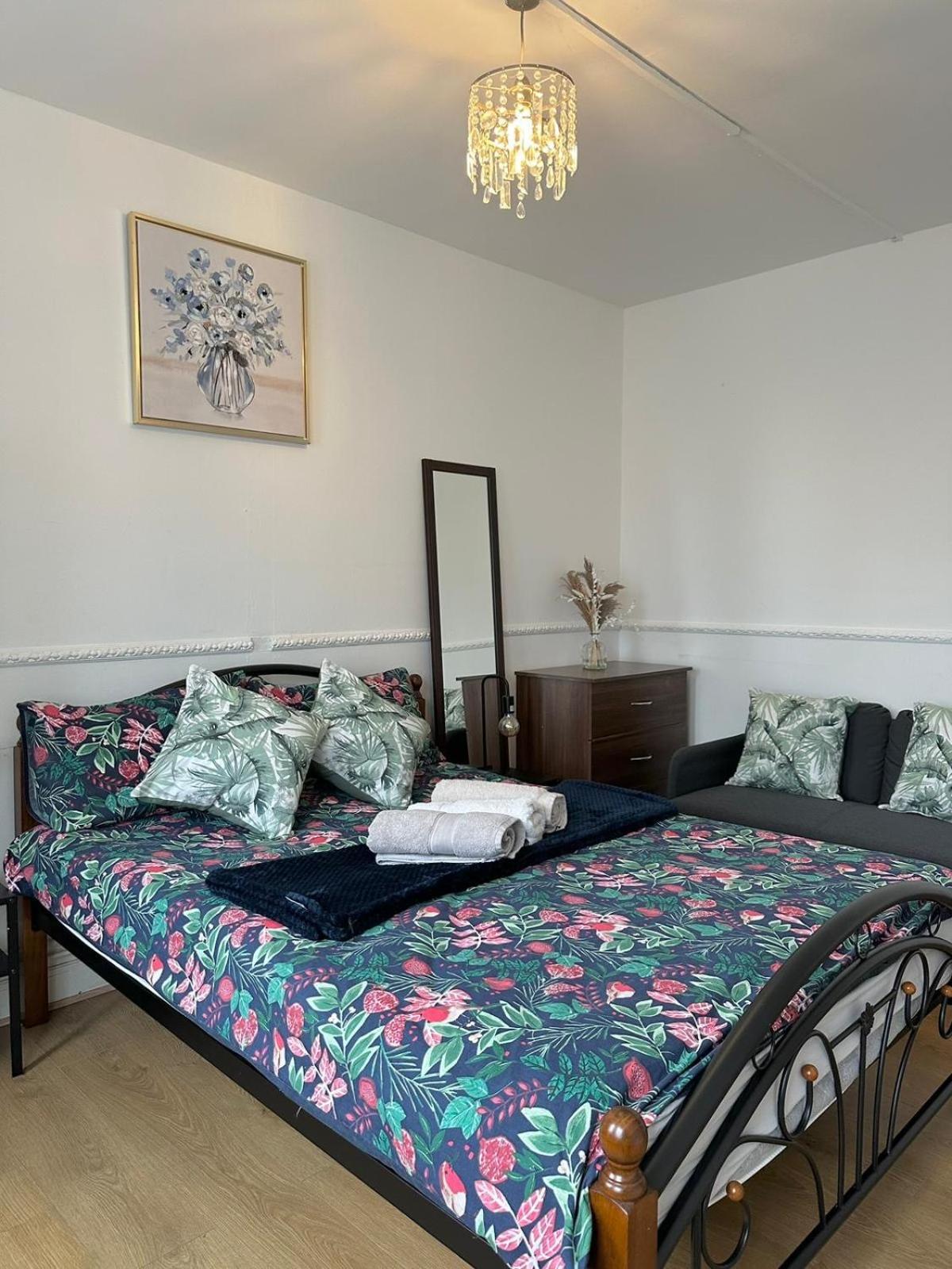 2 Bedroom Flat, 2 Minutes Walk To Bethnalgreen Station, Central لندن المظهر الخارجي الصورة