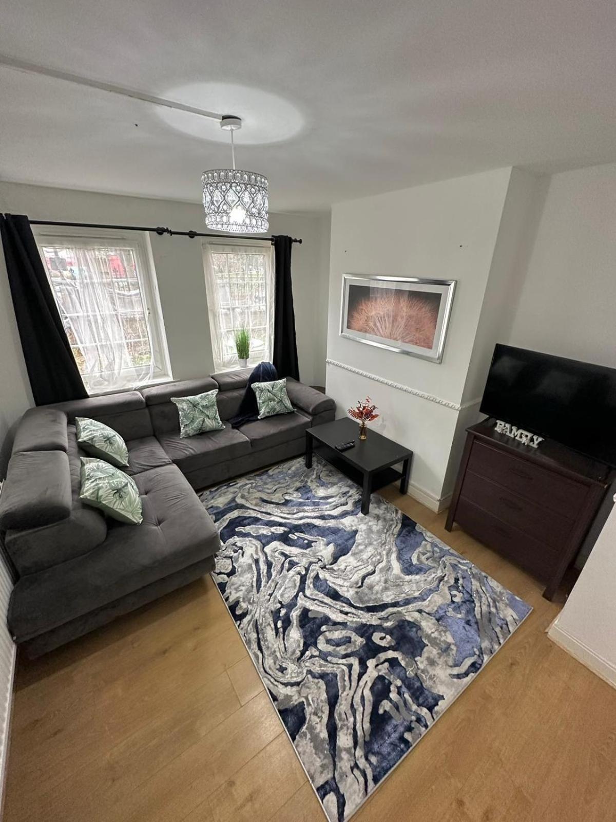2 Bedroom Flat, 2 Minutes Walk To Bethnalgreen Station, Central لندن المظهر الخارجي الصورة