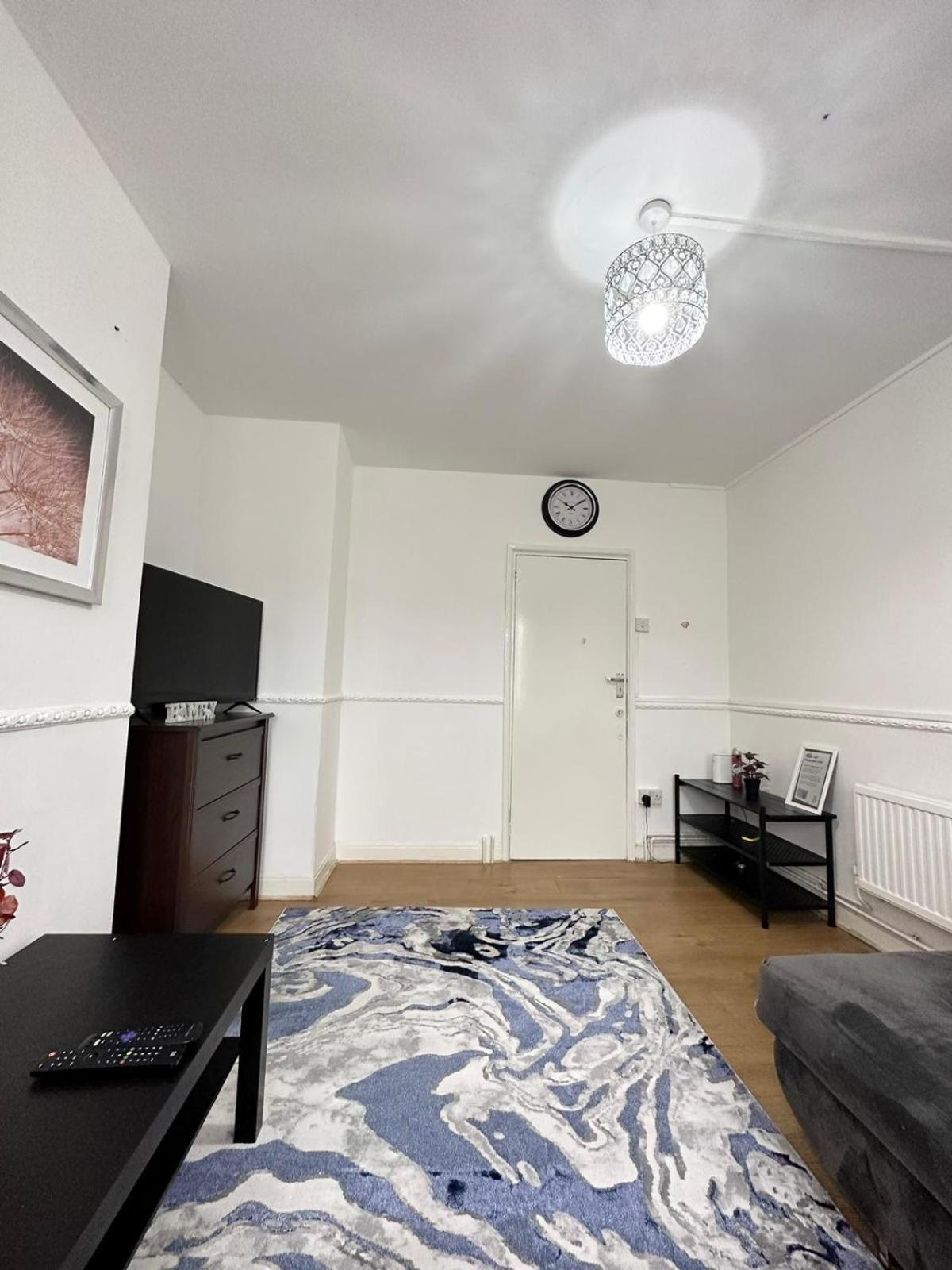 2 Bedroom Flat, 2 Minutes Walk To Bethnalgreen Station, Central لندن المظهر الخارجي الصورة