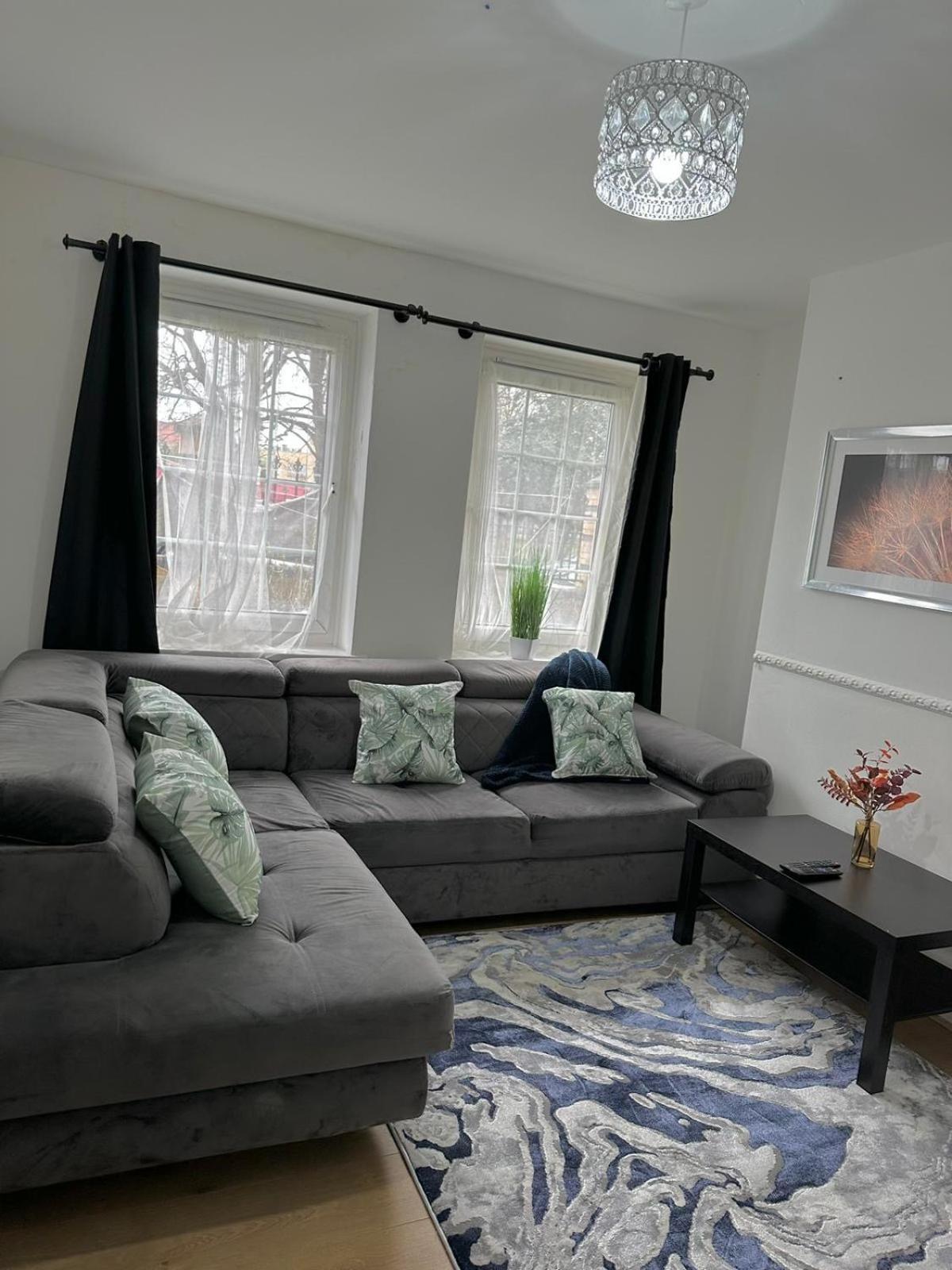 2 Bedroom Flat, 2 Minutes Walk To Bethnalgreen Station, Central لندن المظهر الخارجي الصورة