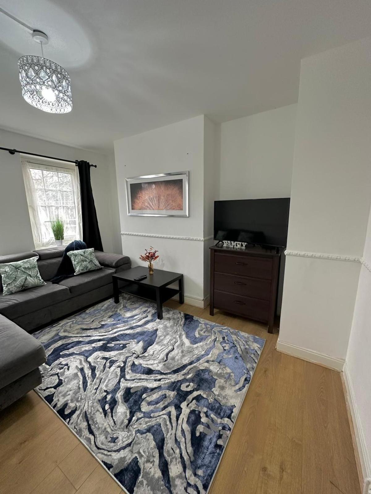 2 Bedroom Flat, 2 Minutes Walk To Bethnalgreen Station, Central لندن المظهر الخارجي الصورة
