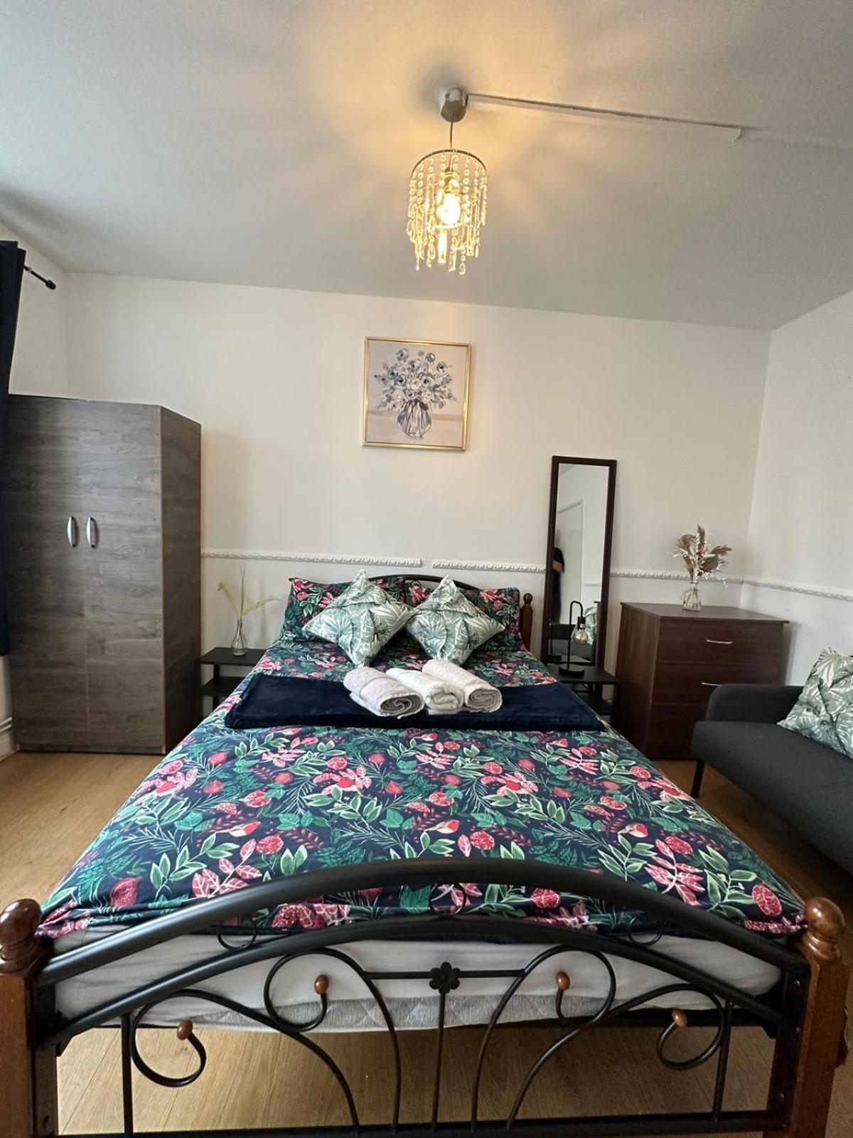 2 Bedroom Flat, 2 Minutes Walk To Bethnalgreen Station, Central لندن المظهر الخارجي الصورة
