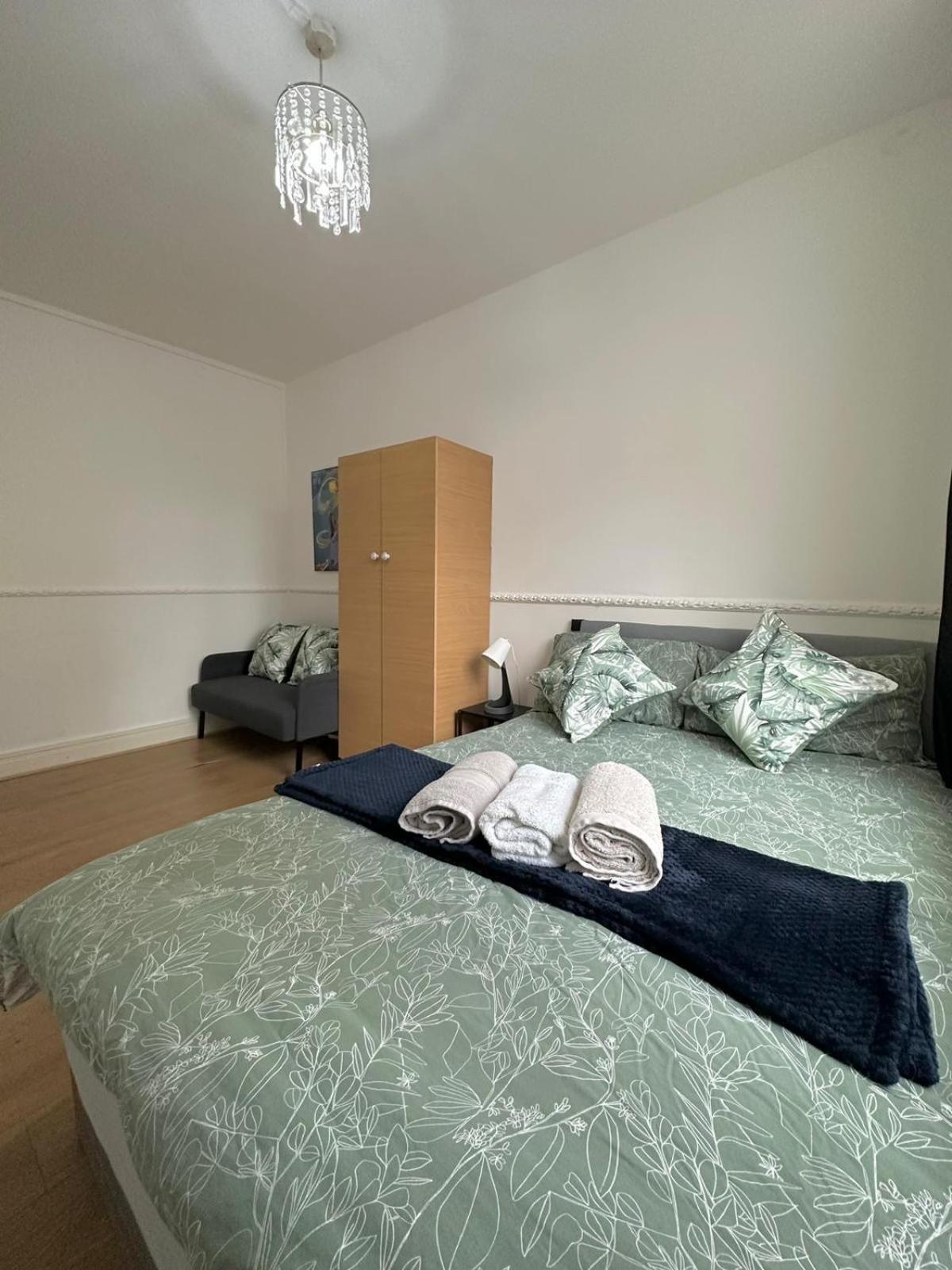 2 Bedroom Flat, 2 Minutes Walk To Bethnalgreen Station, Central لندن المظهر الخارجي الصورة