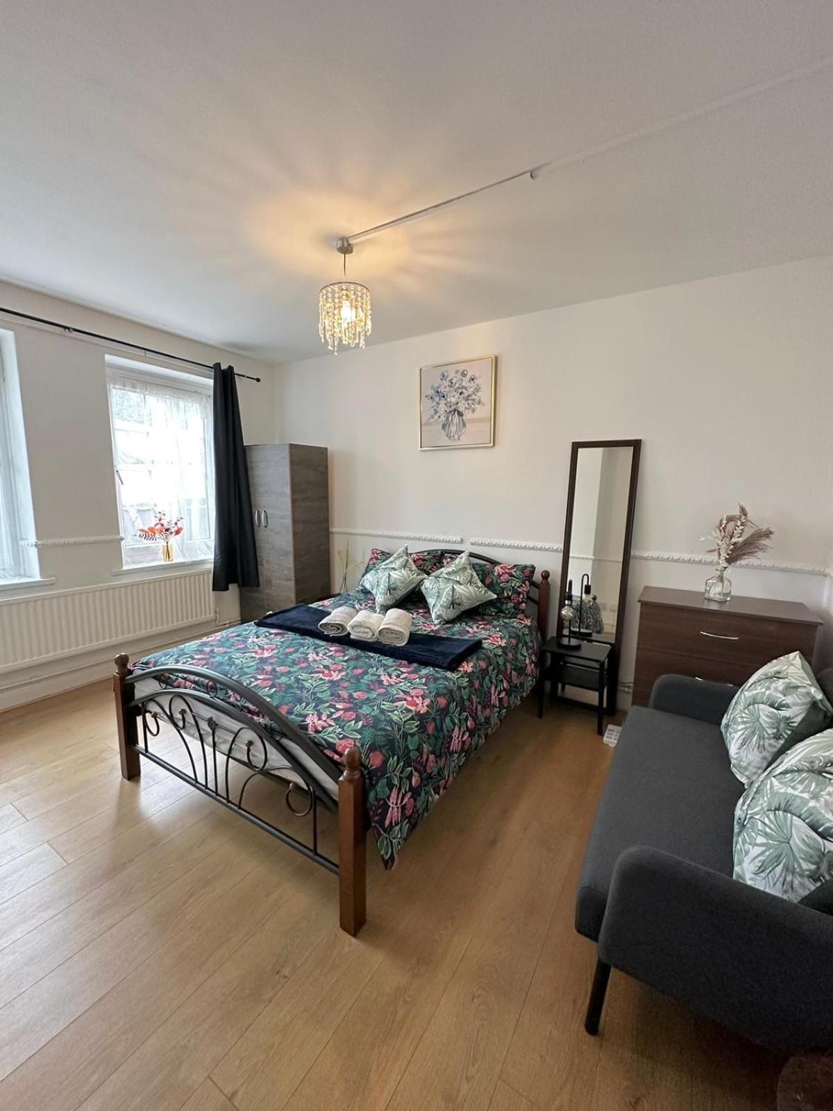 2 Bedroom Flat, 2 Minutes Walk To Bethnalgreen Station, Central لندن المظهر الخارجي الصورة