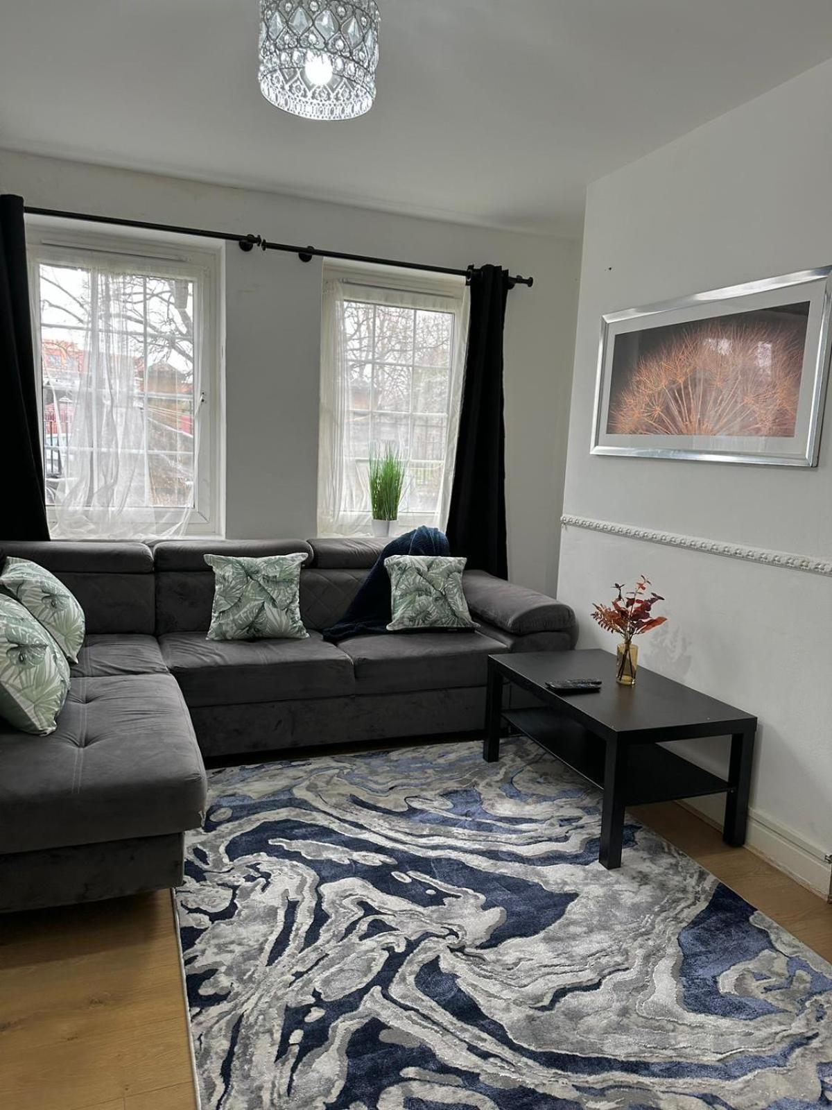 2 Bedroom Flat, 2 Minutes Walk To Bethnalgreen Station, Central لندن المظهر الخارجي الصورة